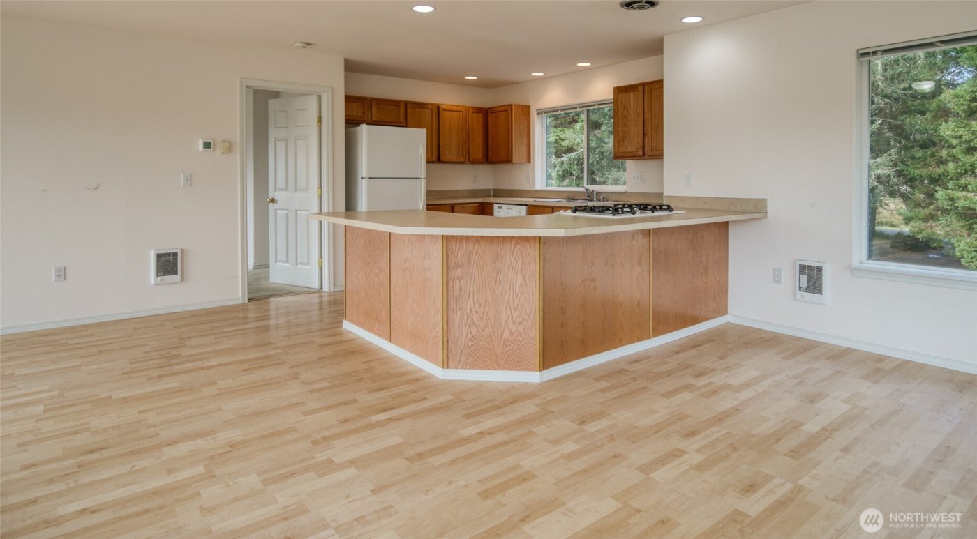 184 Bass Avenue NE, Ocean Shores, WA 98569