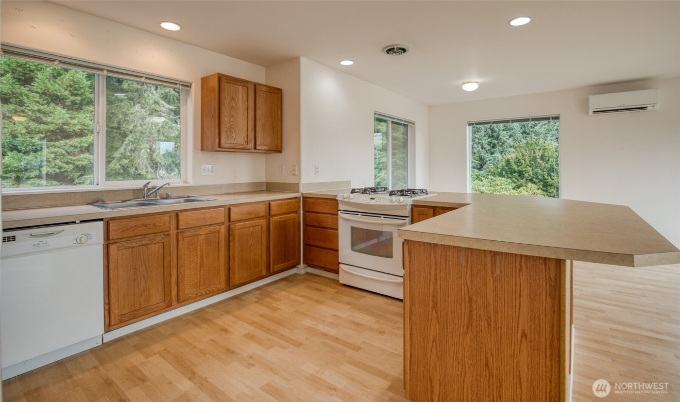 184 Bass Avenue NE, Ocean Shores, WA 98569