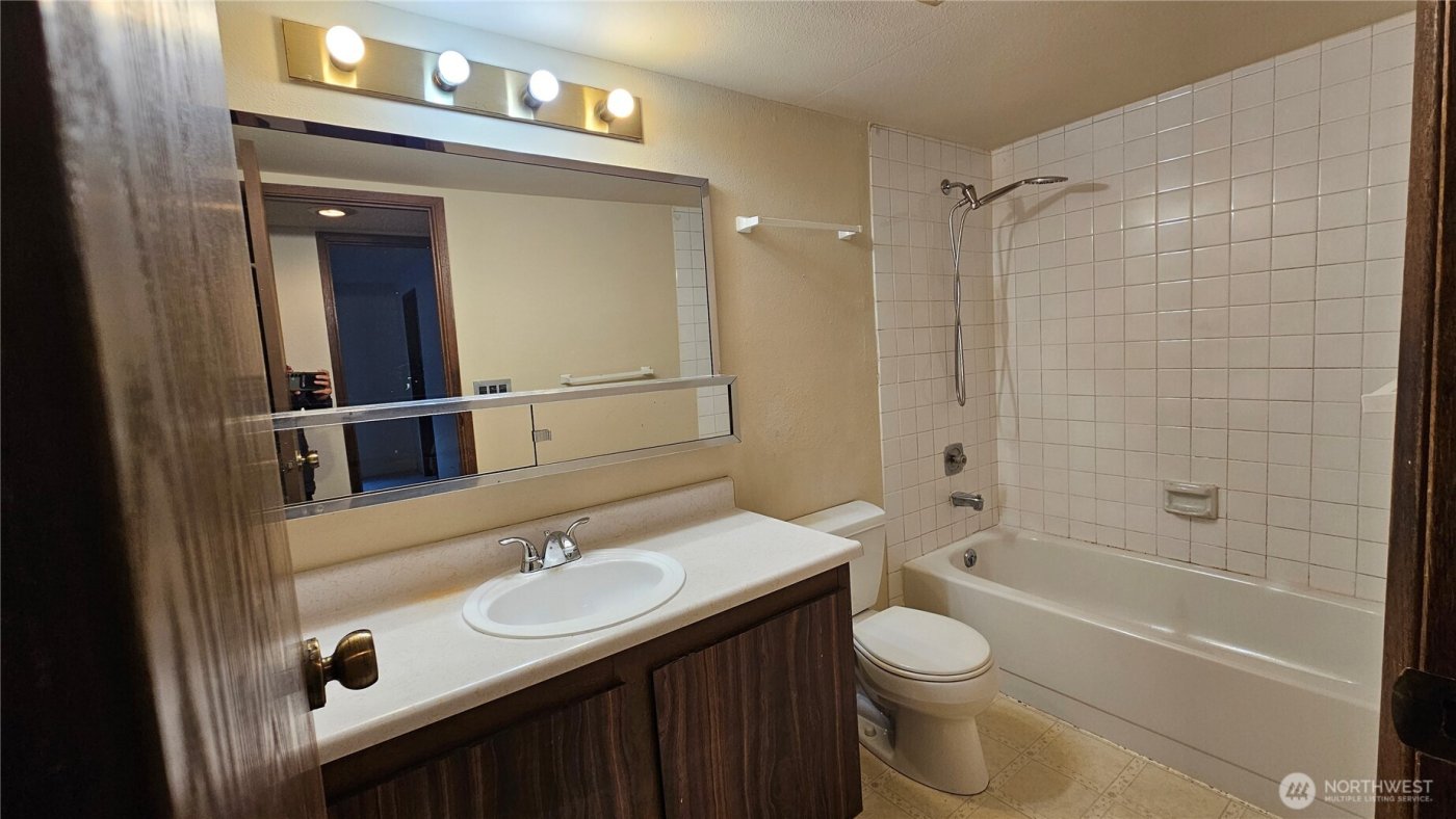 4737 W Lake Sammamish Pkwy SE #A208, Issaquah, WA 98027