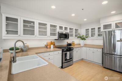 2400 8th Avenue N #2, Seattle, WA 98109 - Photo 15