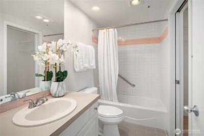 2400 8th Avenue N #2, Seattle, WA 98109 - Photo 17