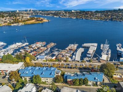 2400 8th Avenue N #2, Seattle, WA 98109 - Photo 2