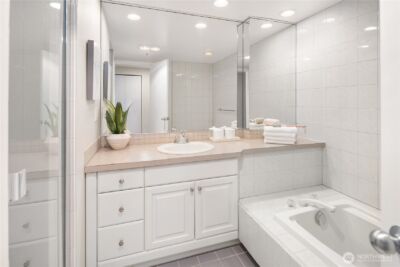 2400 8th Avenue N #2, Seattle, WA 98109 - Photo 21