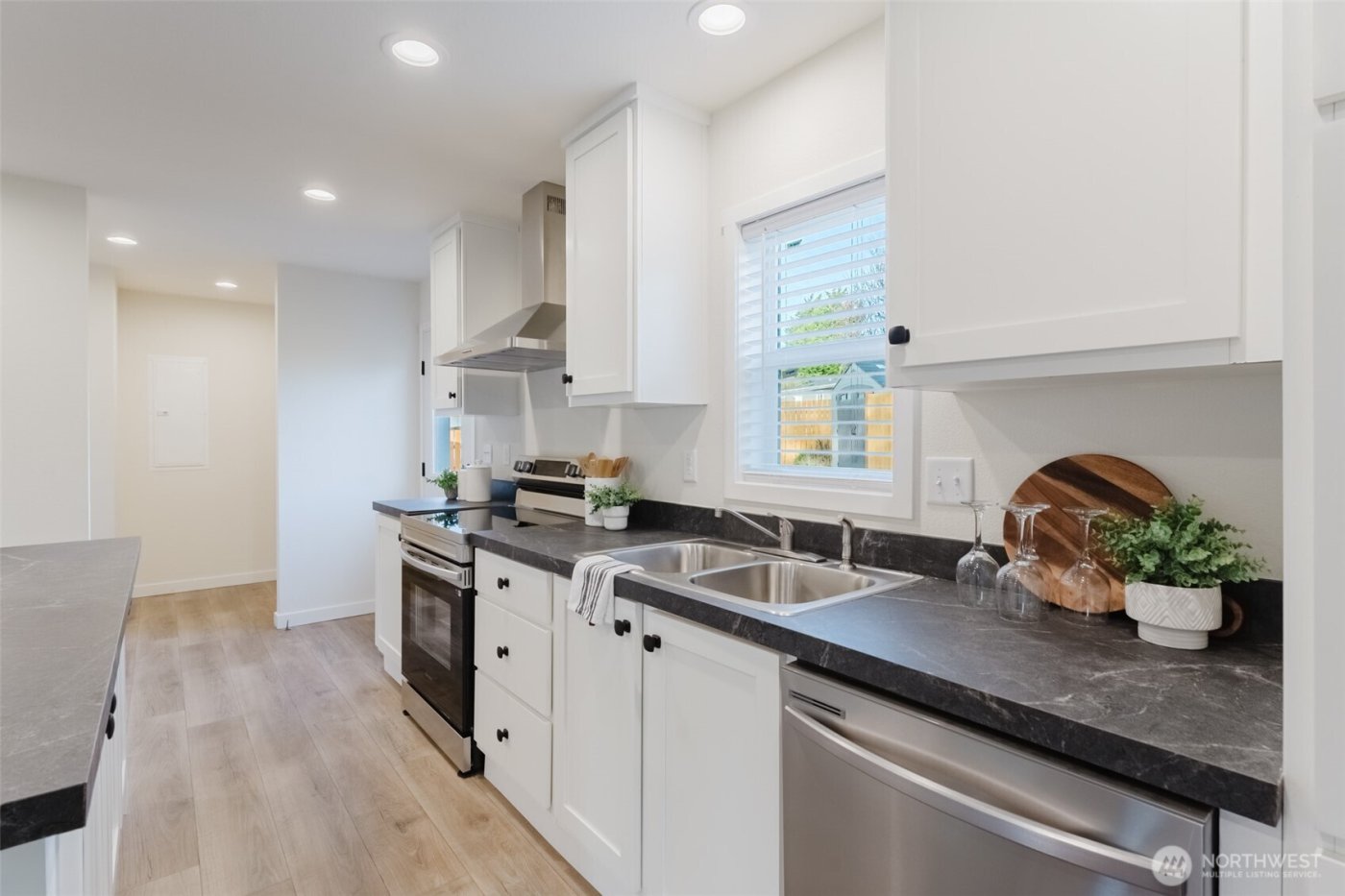 8416 Donald Way , Blaine, WA 98230