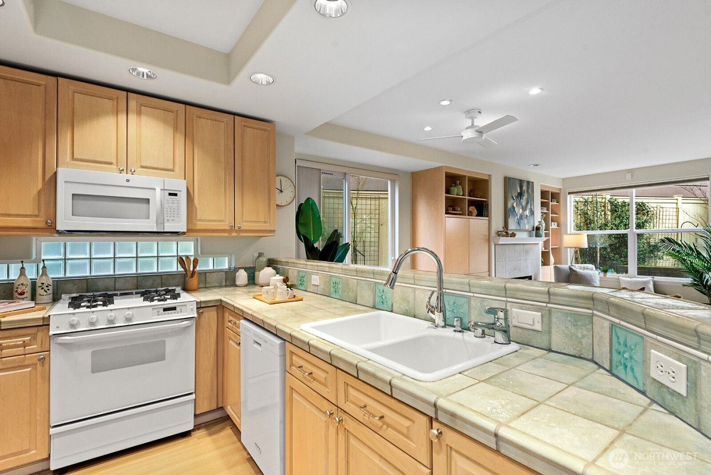 3900 2nd Avenue NE #207, Seattle, WA 98105