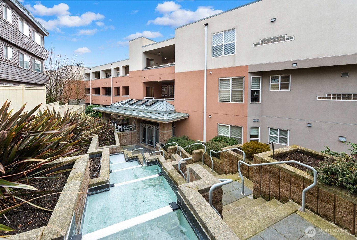 3900 2nd Avenue NE #207, Seattle, WA 98105