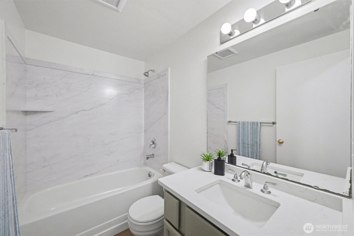 11639 91st Lane NE #3, Kirkland, WA 98034