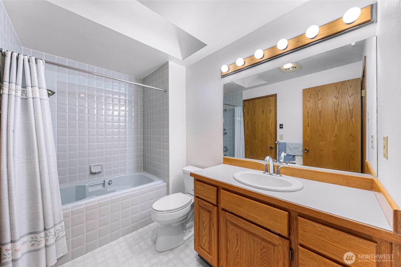 1207 Rainier Lane , Oak Harbor, WA 98277