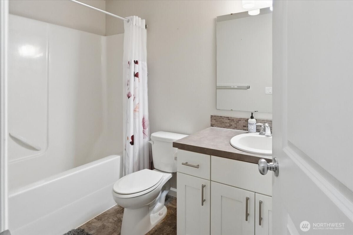 9939 Justman Street SE, Yelm, WA 98597