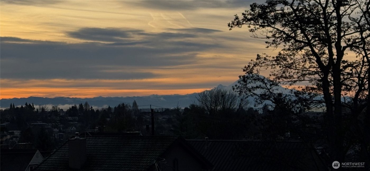 310 21st Avenue E, Seattle, WA 98112-5319