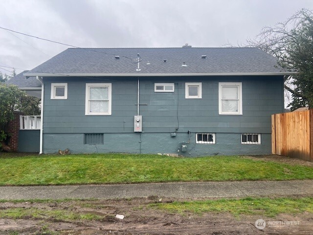 1104 S Prospect Street , Tacoma, WA 98405