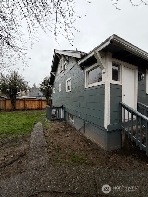 1104 S Prospect Street , Tacoma, WA 98405