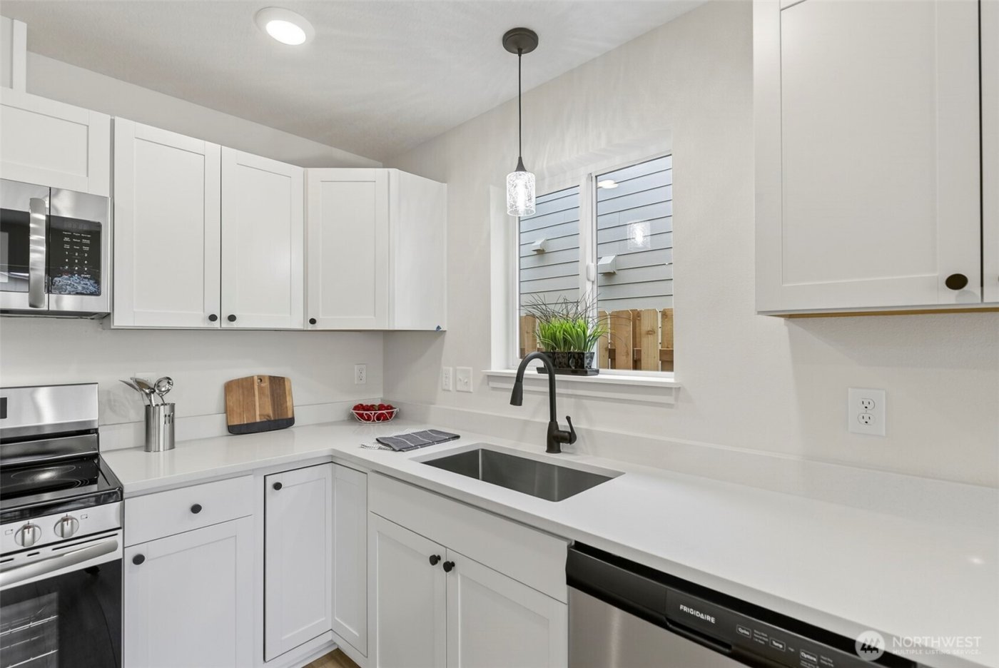 709 S 9th Avenue , Kelso, WA 98626