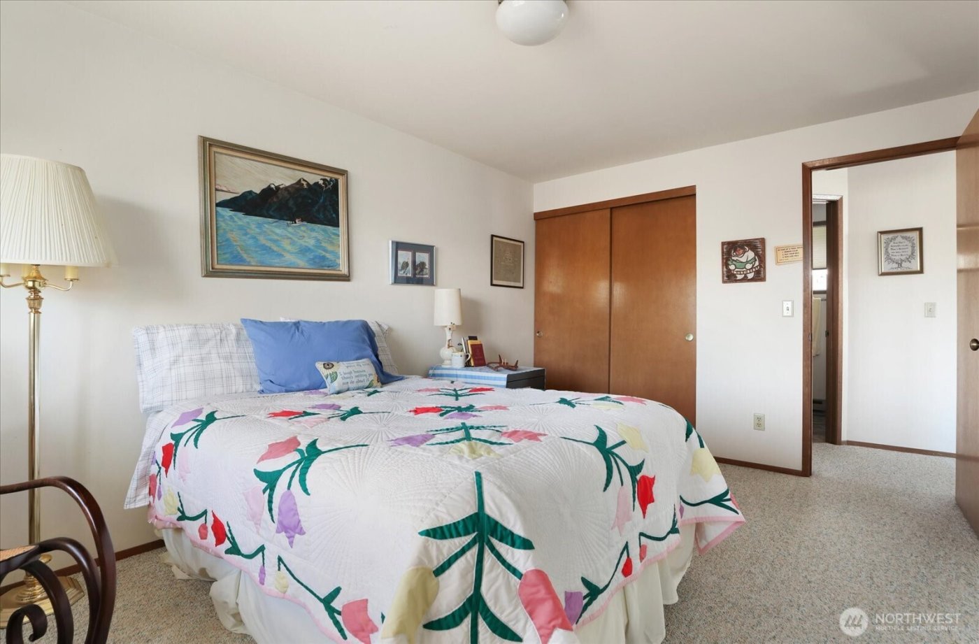 150 NE Nunan Loop #1, Oak Harbor, WA 98277