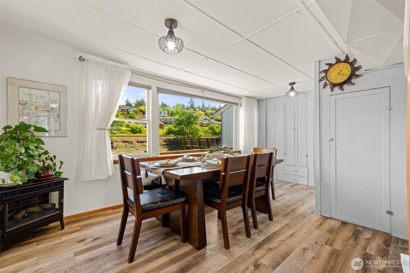 2423 Day Island Boulevard W, University Place, WA 98466