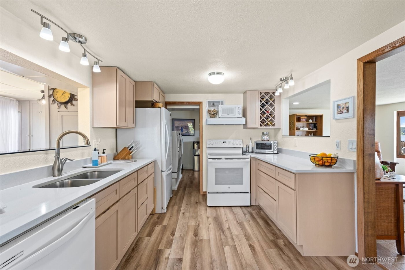 2423 Day Island Boulevard W, University Place, WA 98466