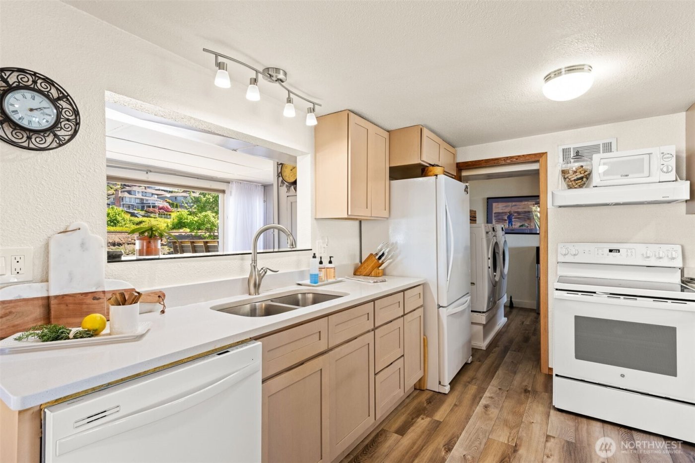 2423 Day Island Boulevard W, University Place, WA 98466