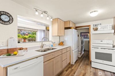 2423 Day Island Boulevard W, University Place, WA 98466 - Photo 16