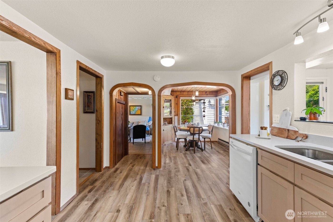 2423 Day Island Boulevard W, University Place, WA 98466