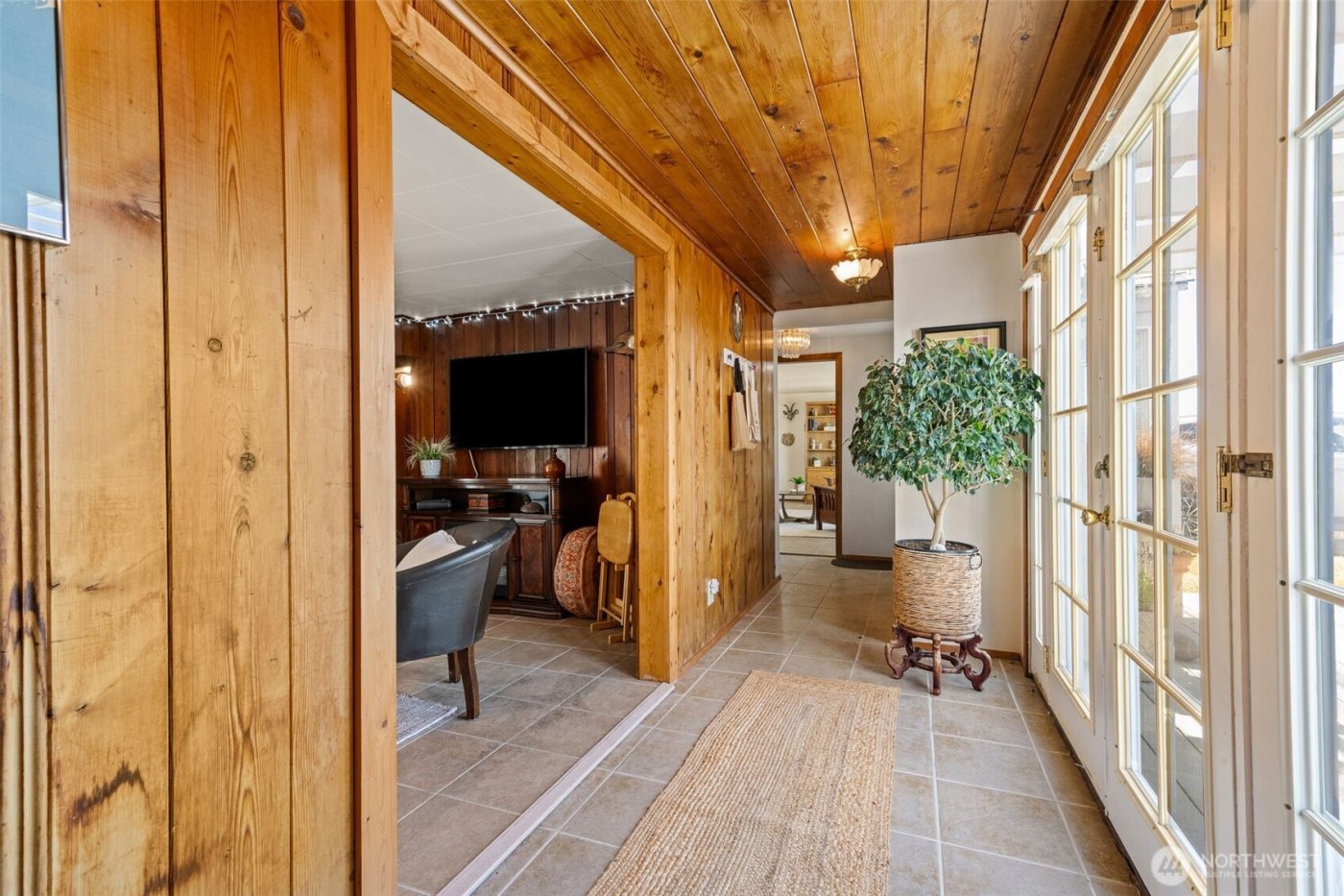 2423 Day Island Boulevard W, University Place, WA 98466