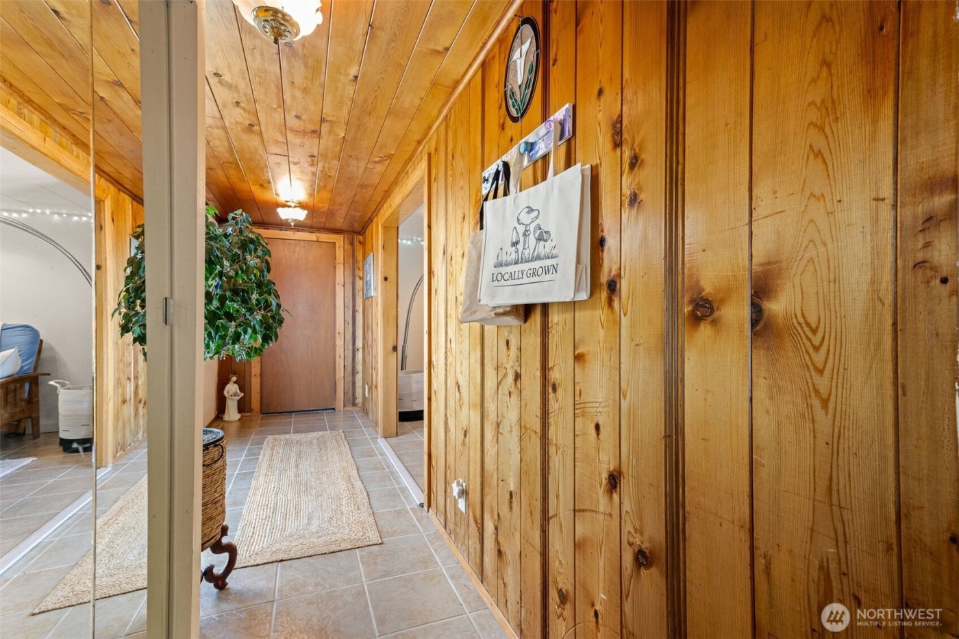 2423 Day Island Boulevard W, University Place, WA 98466