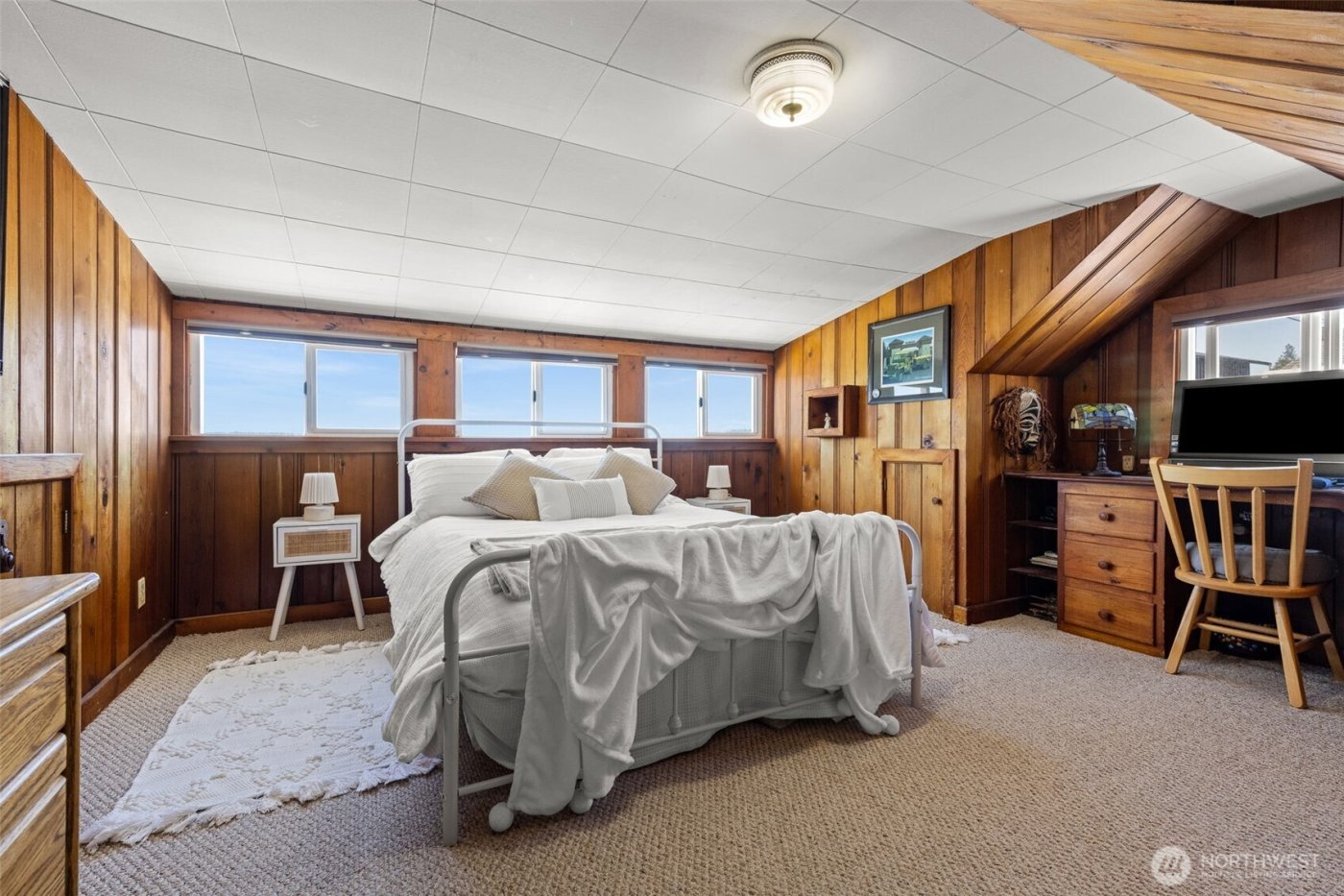 2423 Day Island Boulevard W, University Place, WA 98466