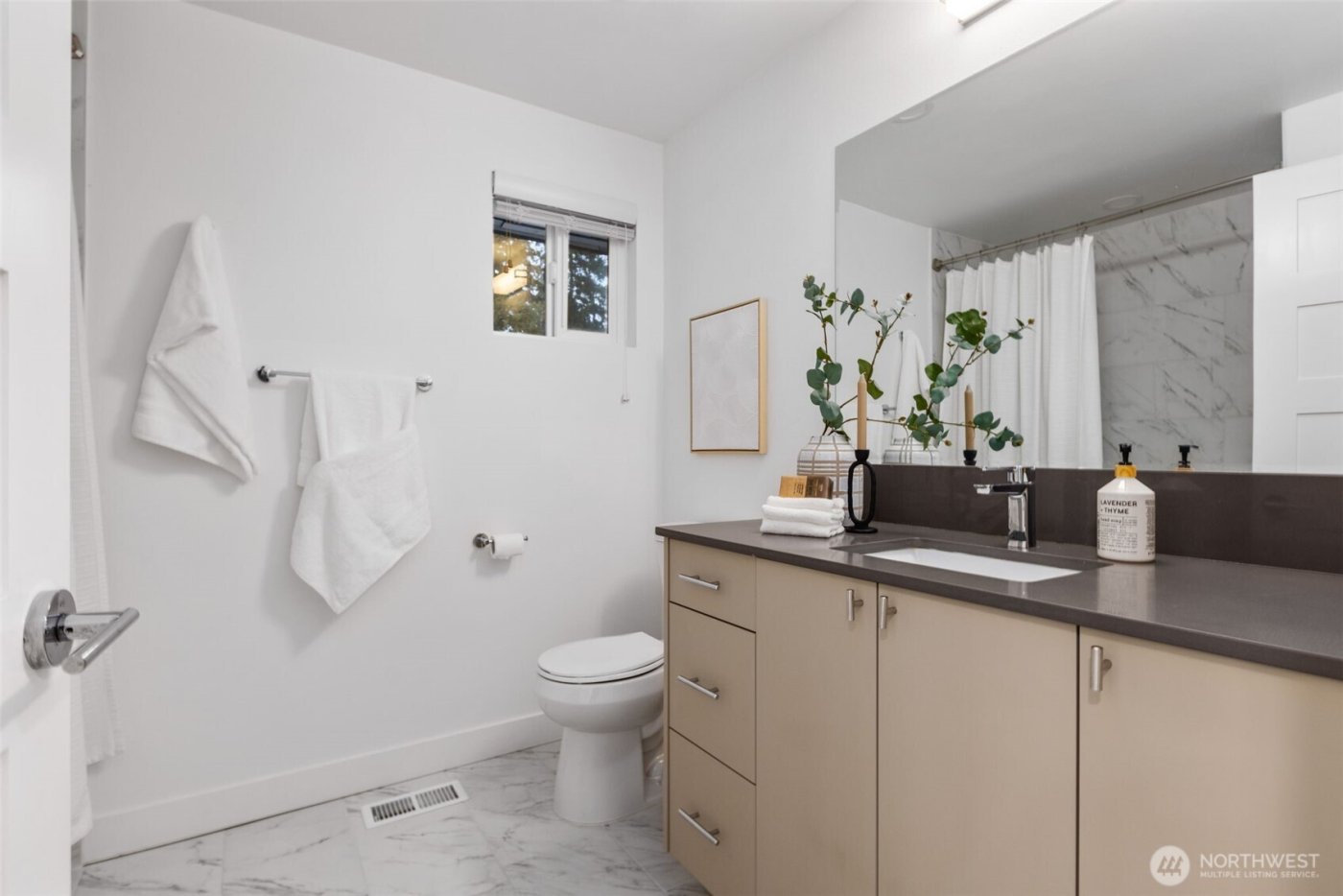 1324 E Walnut Street , Kent, WA 98030