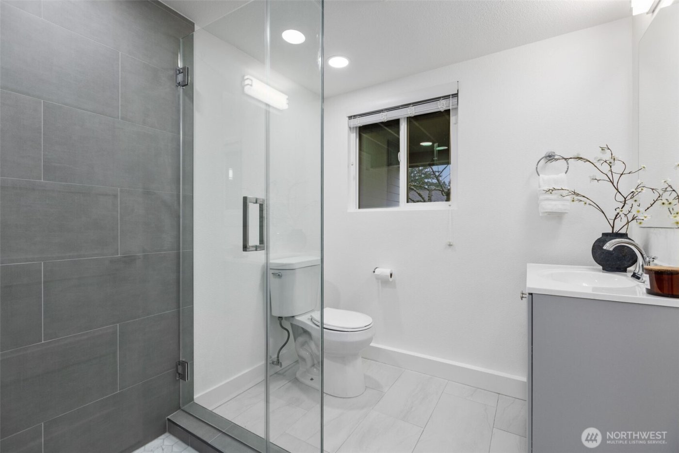 1324 E Walnut Street , Kent, WA 98030