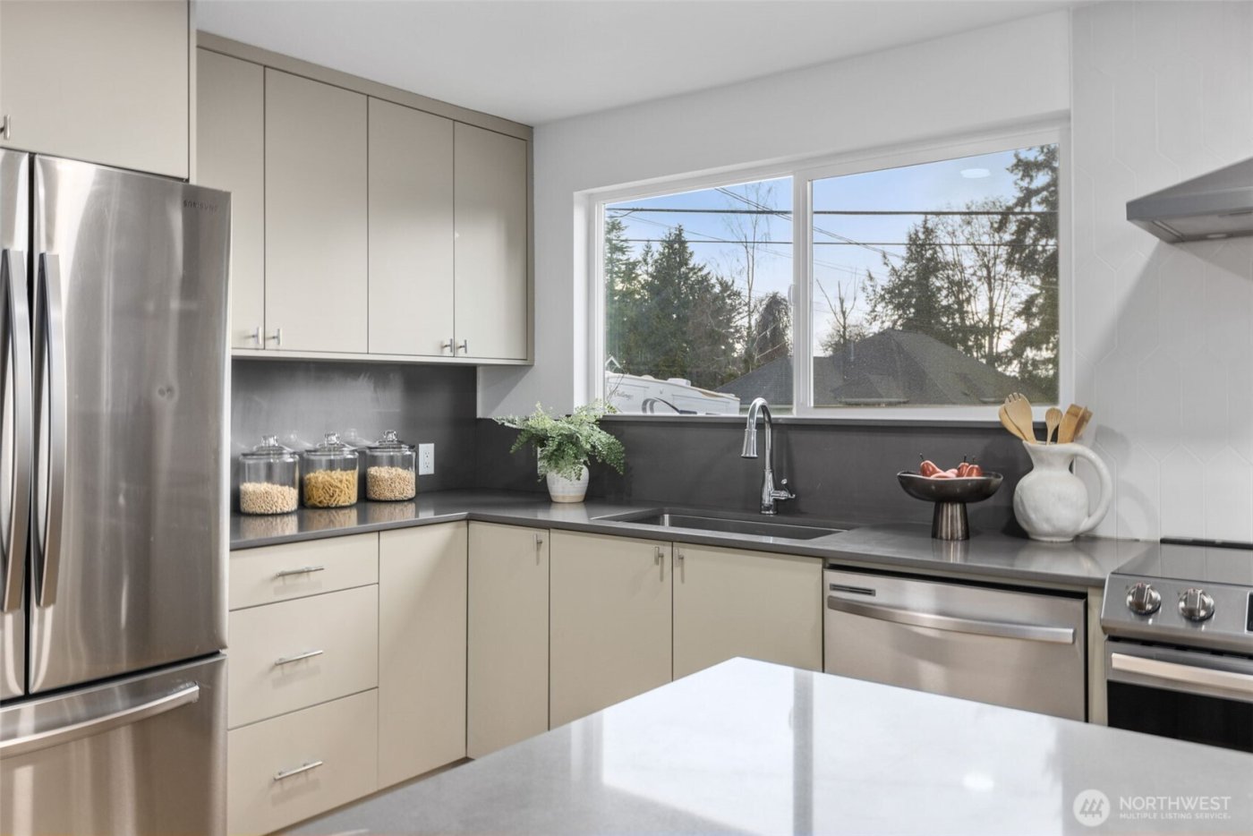 1324 E Walnut Street , Kent, WA 98030