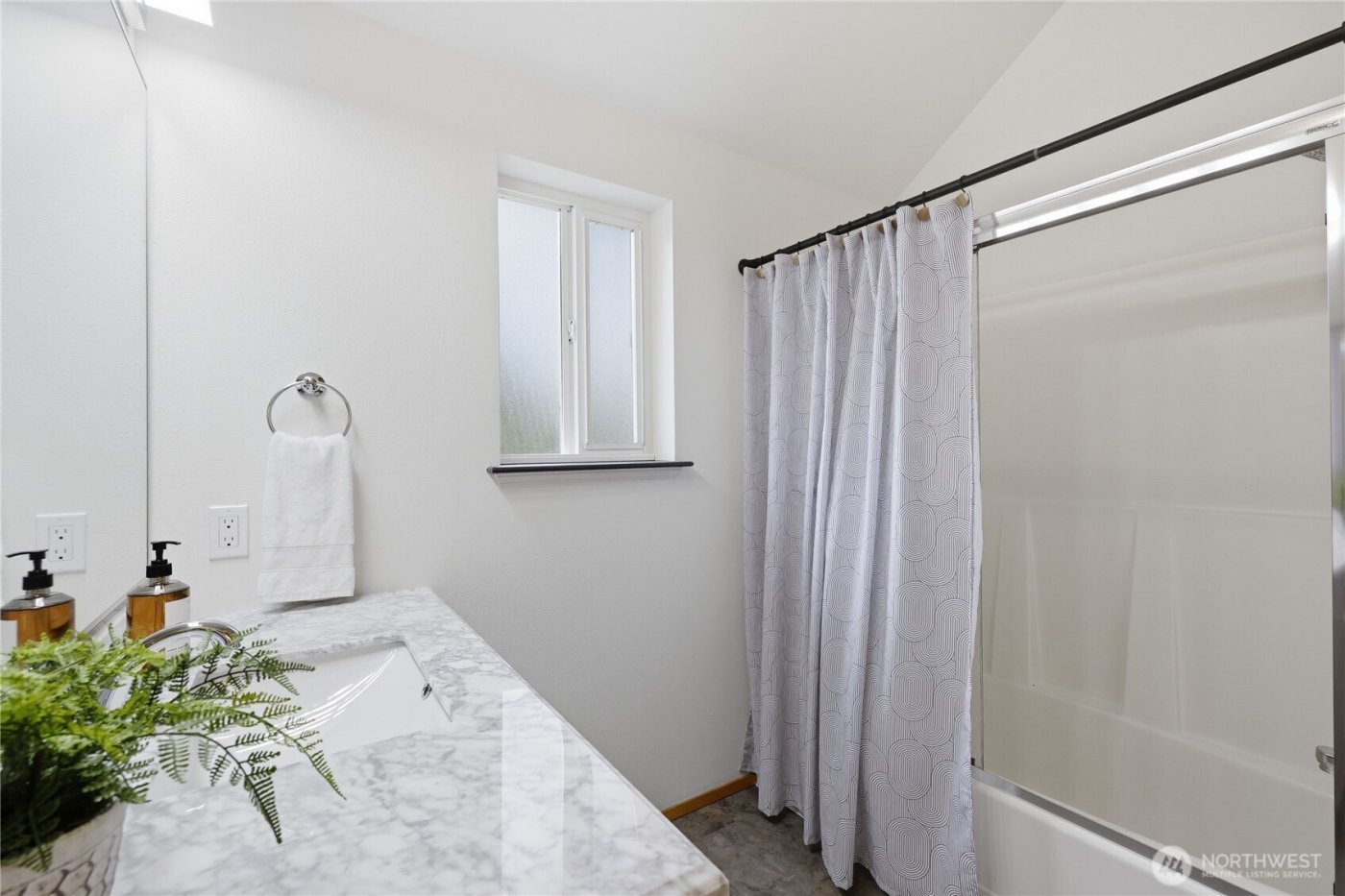 2162 NE Kevos Pond Drive , Poulsbo, WA 98370