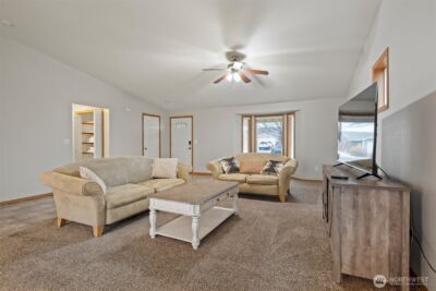 682 L St SE, Ephrata, WA 98823 - Photo 8
