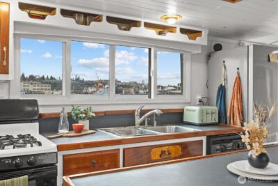 2706 Westlake Avenue N #01A, Seattle, WA 98109 - Photo 16