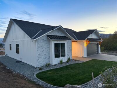146 33rd Street , East Wenatchee, WA 98802 - Photo 2