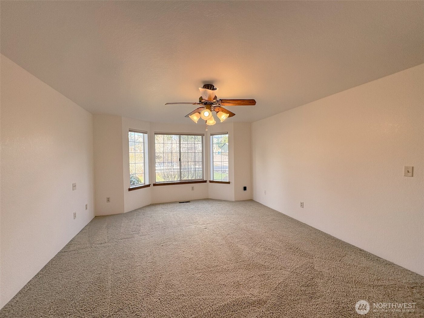 112 Eagle Glen Court , Eatonville, WA 98328