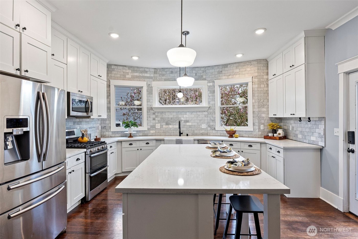 620 N Ainsworth Avenue , Tacoma, WA 98403