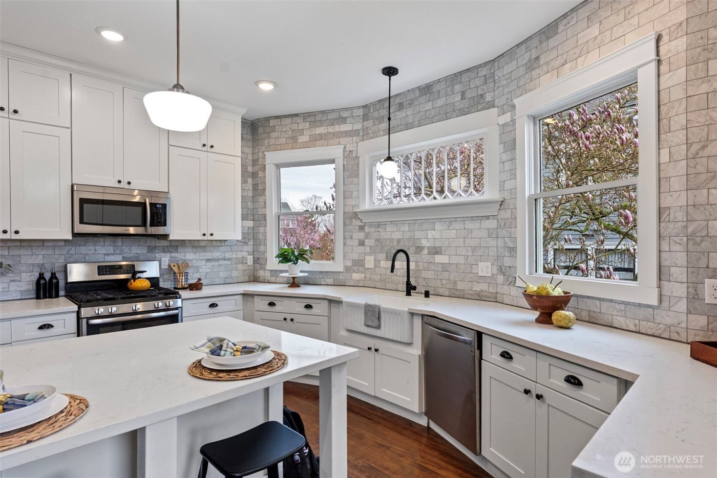 620 N Ainsworth Avenue , Tacoma, WA 98403