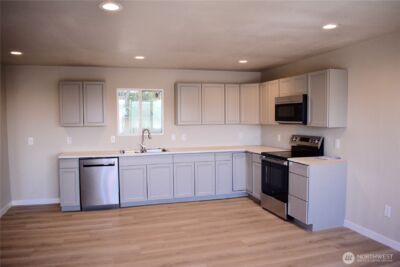 9854 Apple Road NE , Moses Lake, WA 98837 - Photo 2