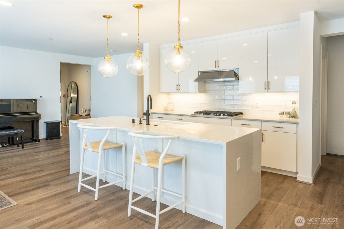 15558 NE 15th Place #301, Bellevue, WA 98007