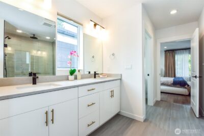 15558 NE 15th Place #301, Bellevue, WA 98007 - Photo 12