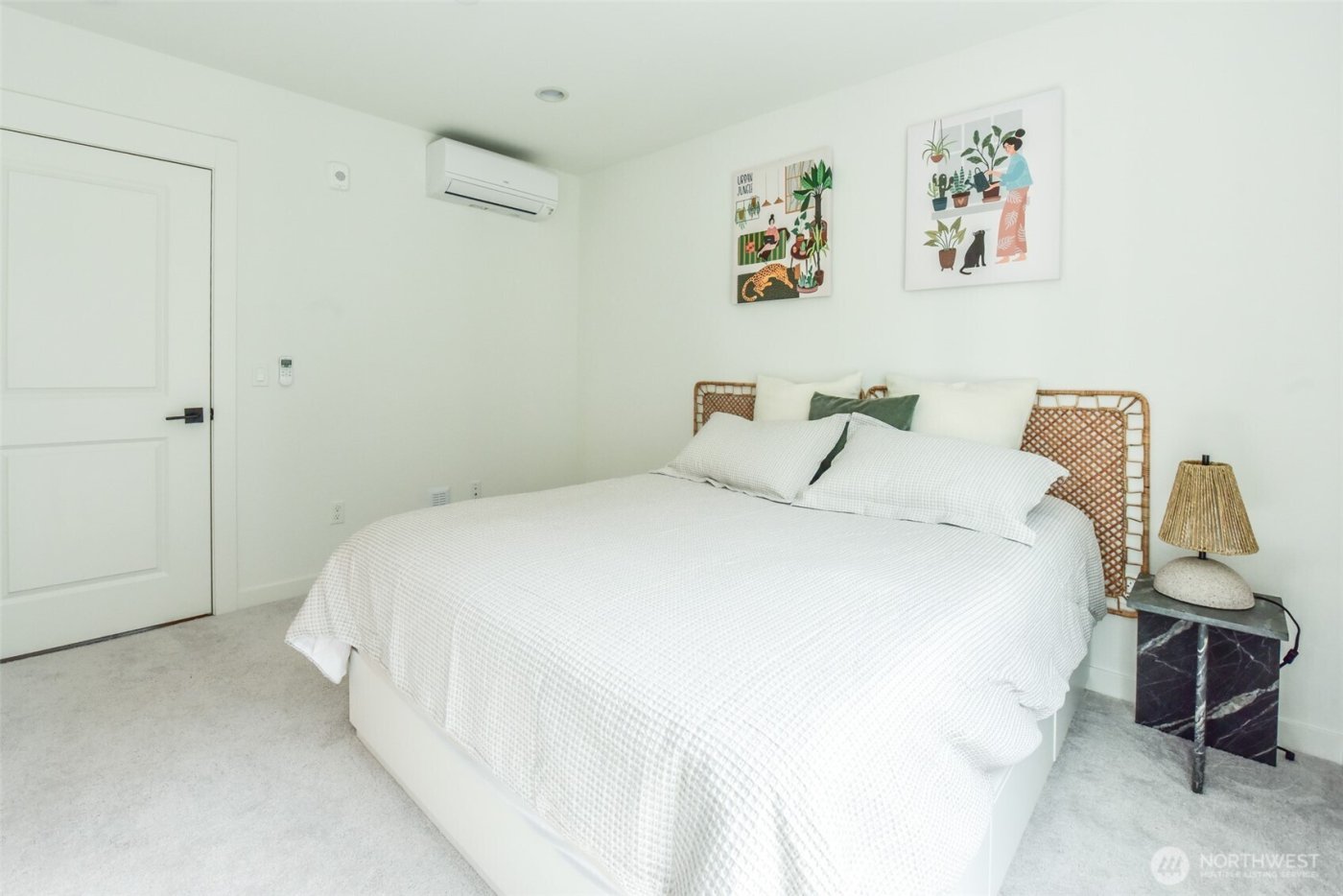 15558 NE 15th Place #301, Bellevue, WA 98007