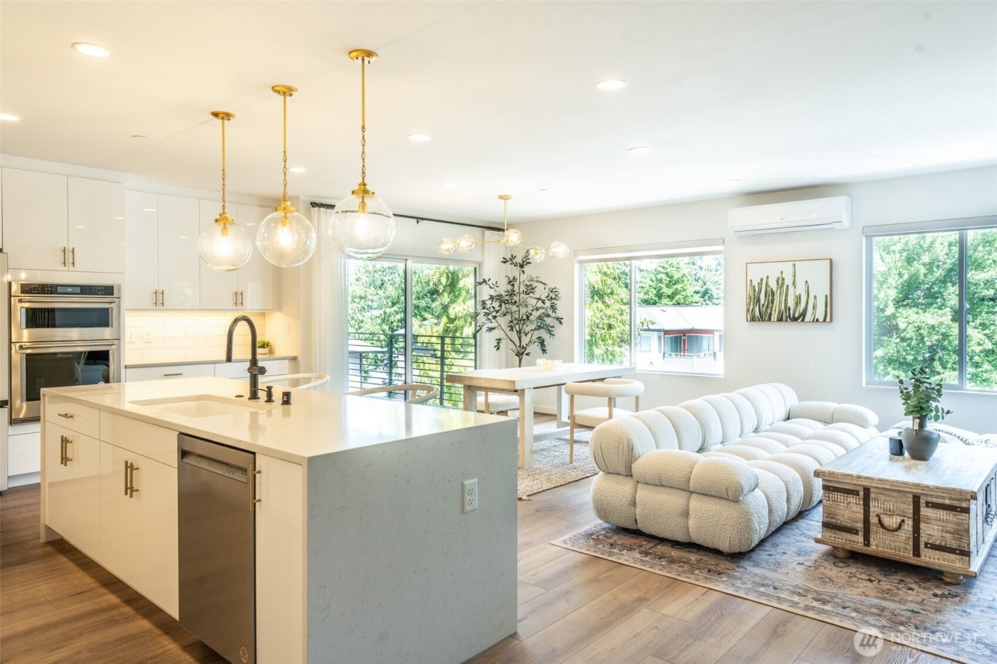 15558 NE 15th Place #301, Bellevue, WA 98007