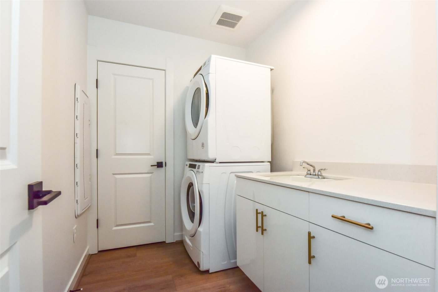 15558 NE 15th Place #301, Bellevue, WA 98007