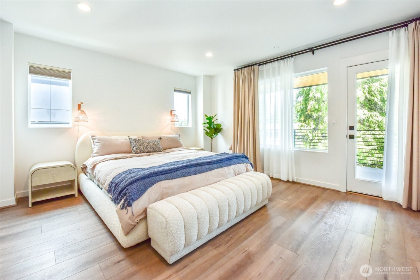 15558 NE 15th Place #301, Bellevue, WA 98007