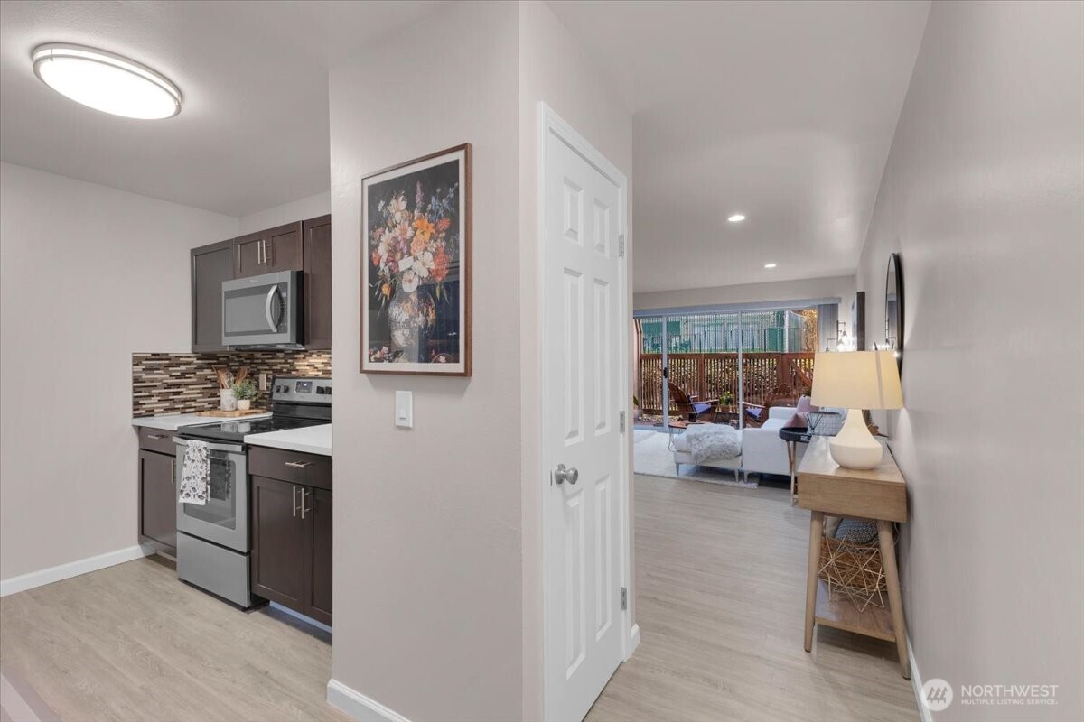 4807 180th Street SW #E103, Lynnwood, WA 98037