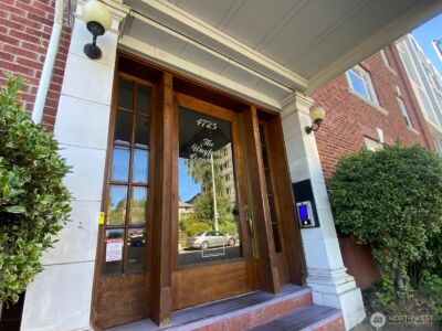 4725 15th Avenue NE #14, Seattle, WA 98105