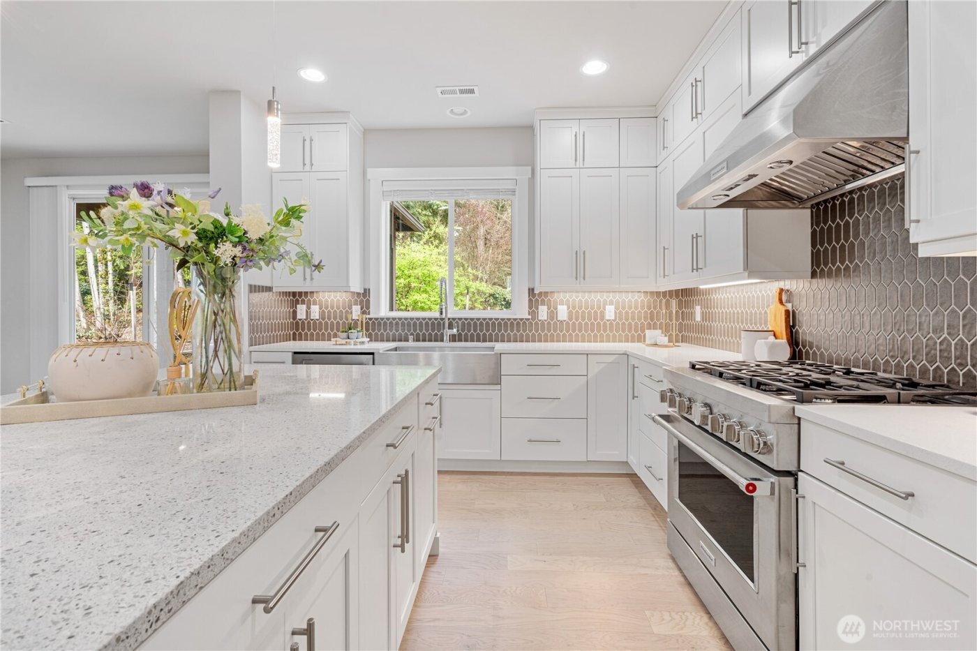 7230 NE 129th St , Kirkland, WA 98034