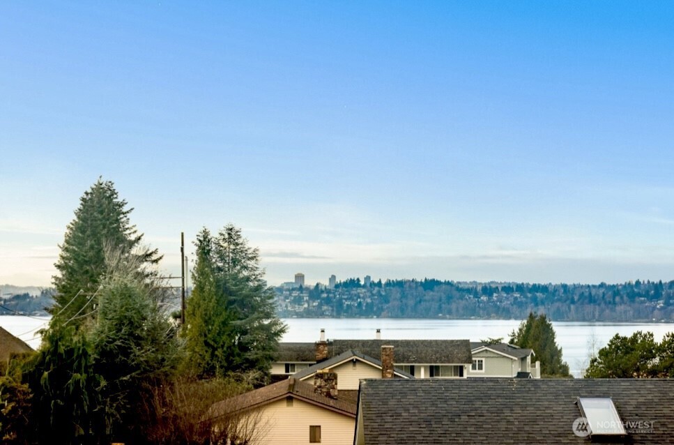 10602 NE 60th Street , Kirkland, WA 98033