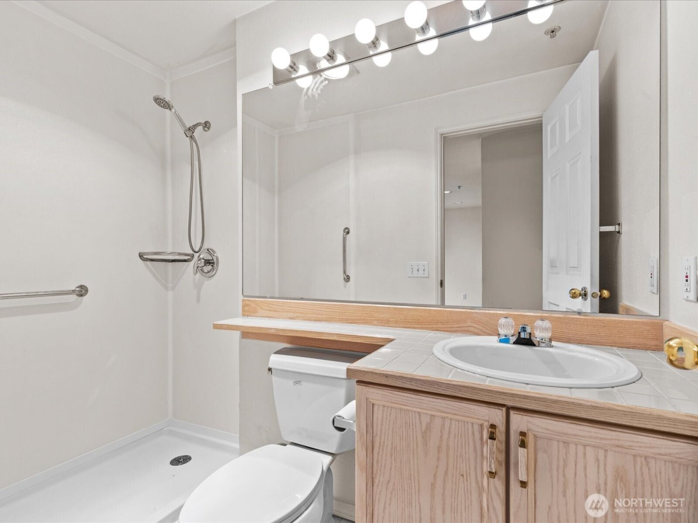 15711 Waynita NE #H301, Bothell, WA 98011