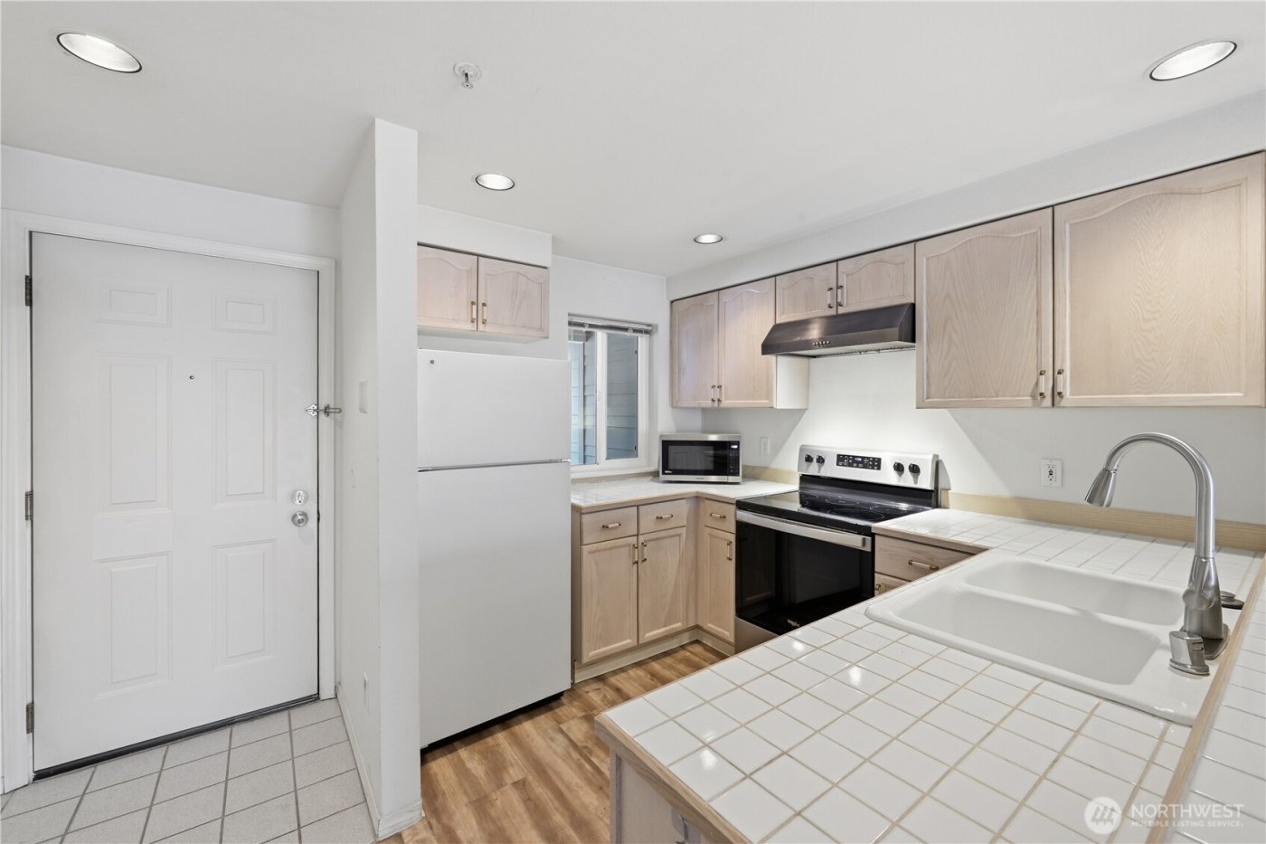 15711 Waynita NE #H301, Bothell, WA 98011