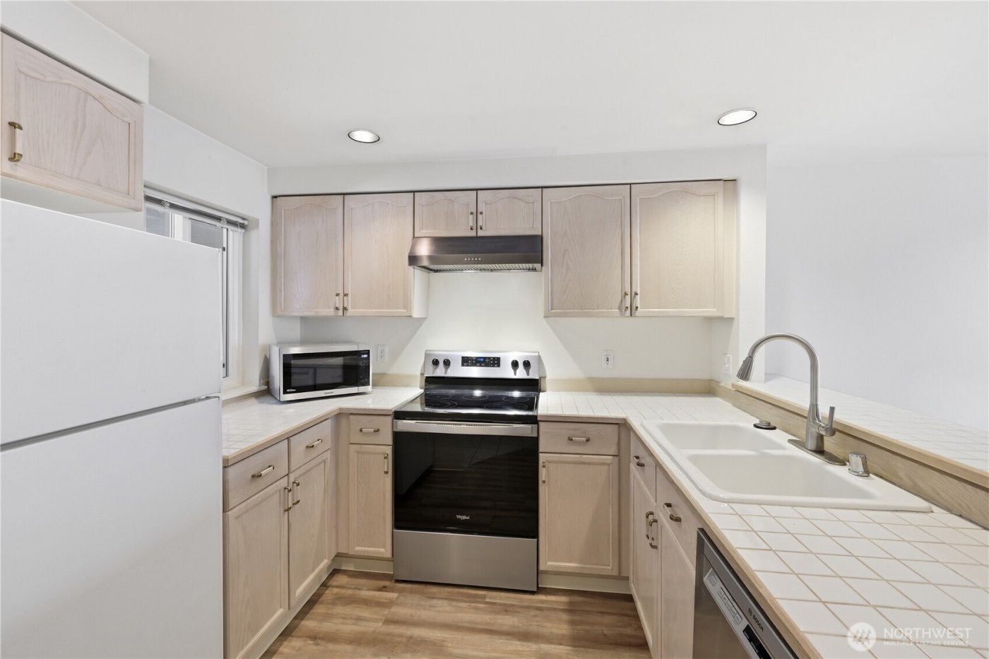 15711 Waynita NE #H301, Bothell, WA 98011